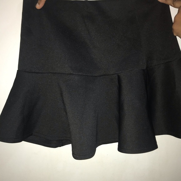 Black skirt - Picture 2 of 2